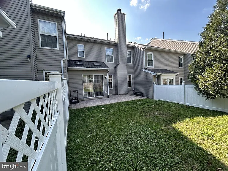 2623 Virginia Ln — Photo 6