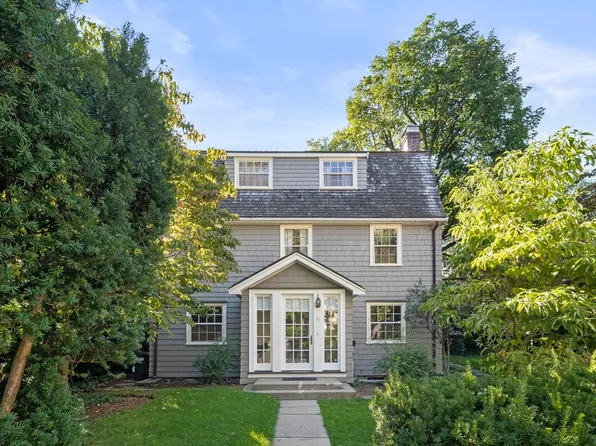 35 Hawthorn St, Cambridge, MA 02138