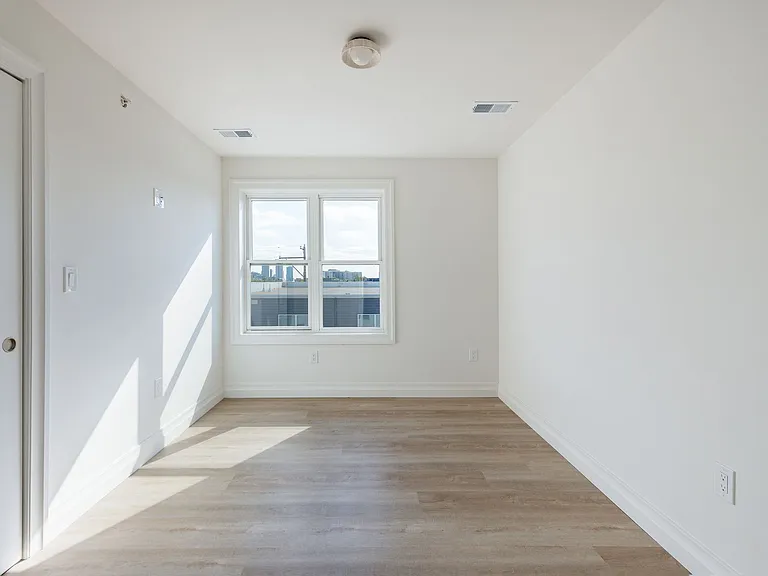 1502 Flats — Photo 12