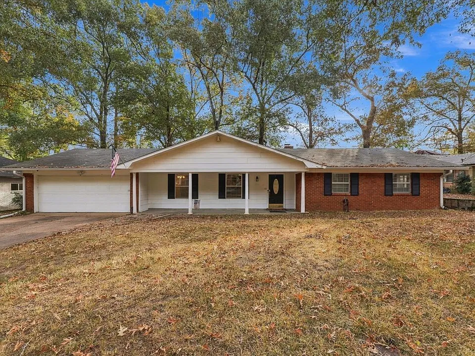 1011 Tanglewood Dr