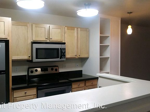 3rd image of 801 N Orange St Unit 105