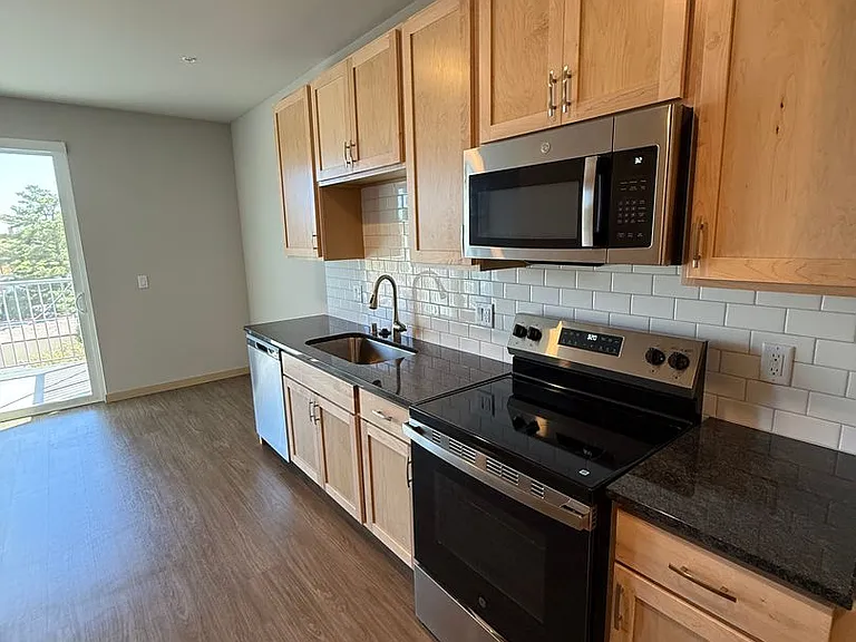Mira Apartments — Photo 38