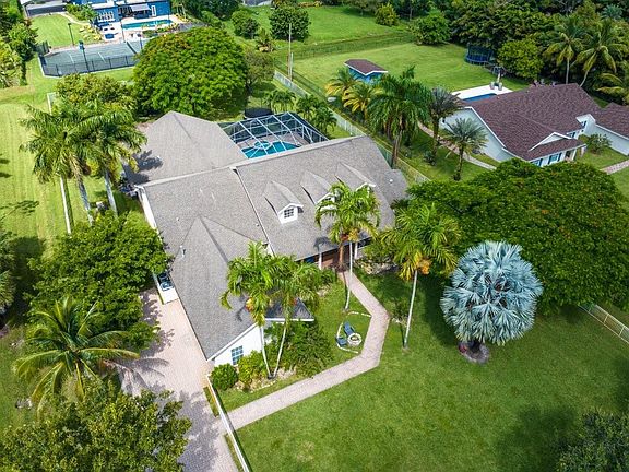 4th image of 5833 NW 75th Way