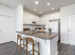 641 W Route 66 #108, Glendora, CA 91740