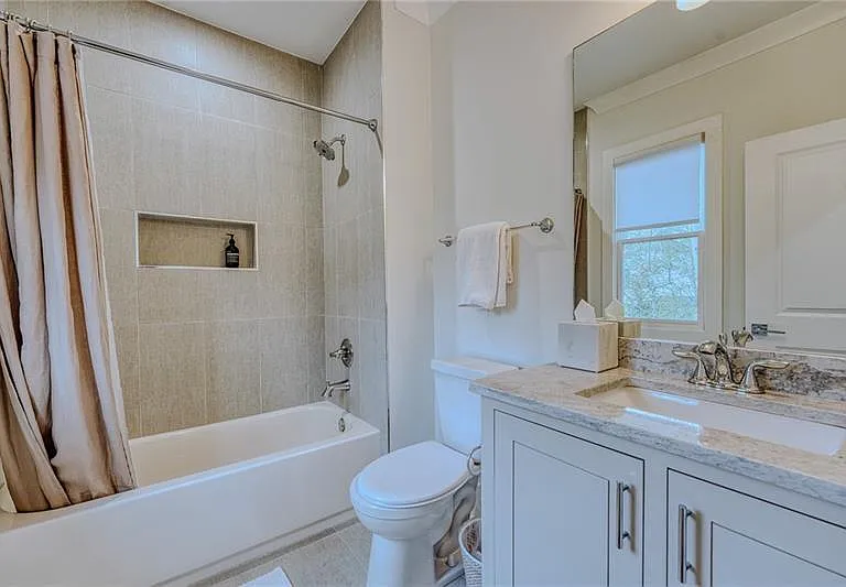 2975 Osborne Rd NE — Photo 41