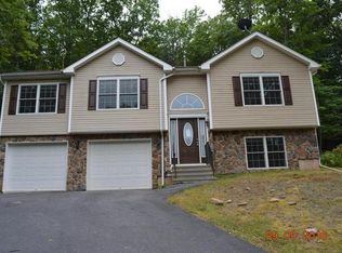 147 Grouse Ridge Ln, Drums, PA 18222