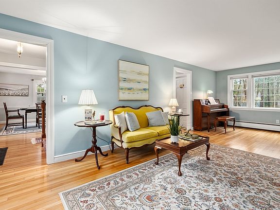 4th image of 41 Old Coach Rd