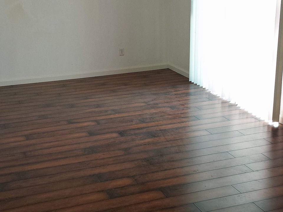 2nd image of 2301 W Indianapolis Ave