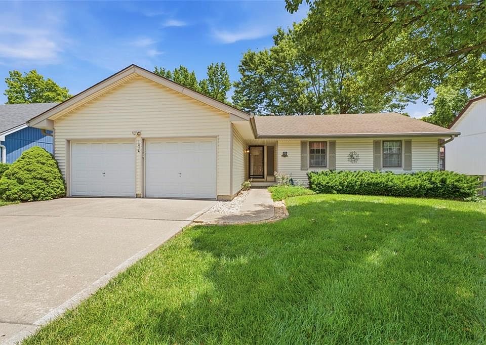 1st image of 105 SE Colony Dr