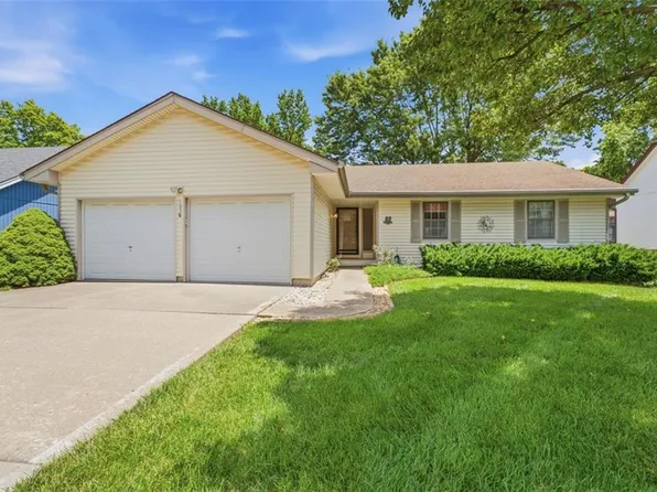 105 SE Colony Dr, Lees Summit, MO 64063