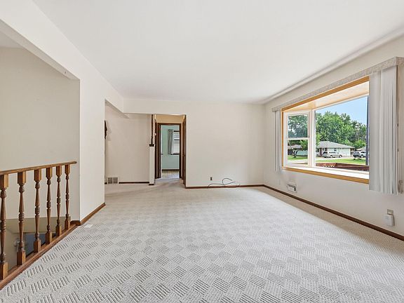 4th image of 6319 Unity Ave N