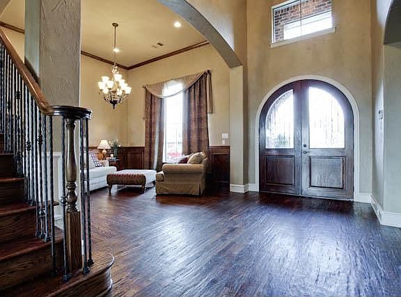 5th image of 902 Summerwood Ln
