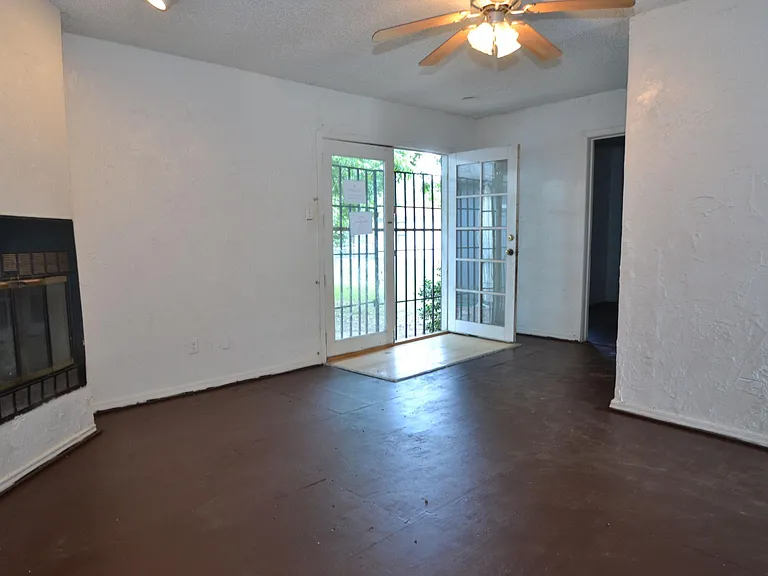 1126 S Peachtree Rd — Photo 3