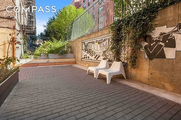 Rented by Compass | media 22