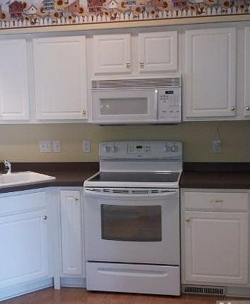 2nd image of 7900 Forest Boulevard