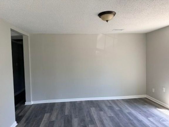 5th image of 560 W Peebles Rd
