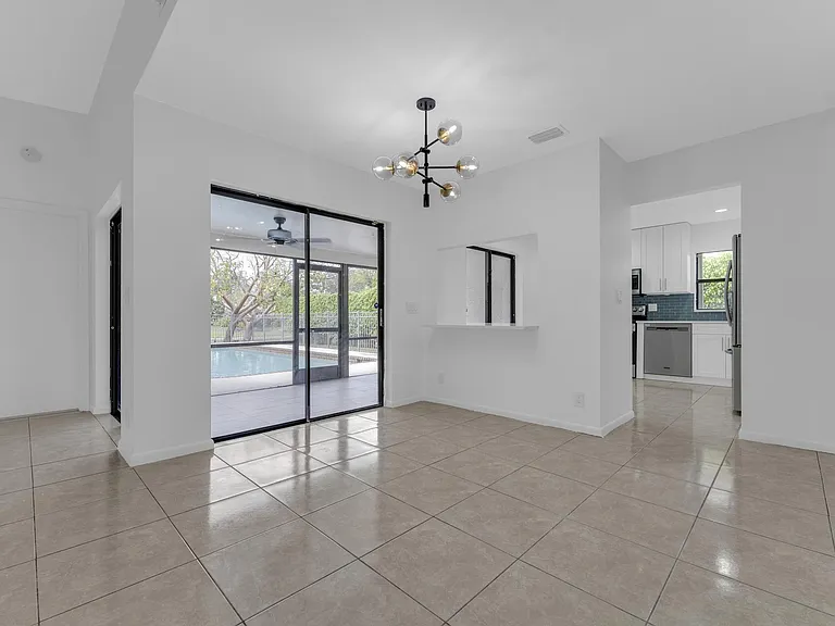 10084 Camelback Ln — Photo 6