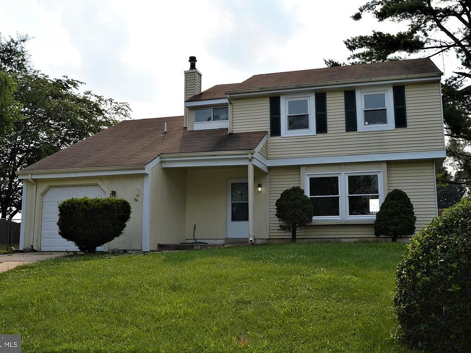 1st image of 15 Saint Edward Ct