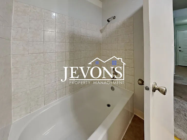5017 S Orchard St #D — Photo 10