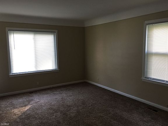 Living Room 15'x13'
