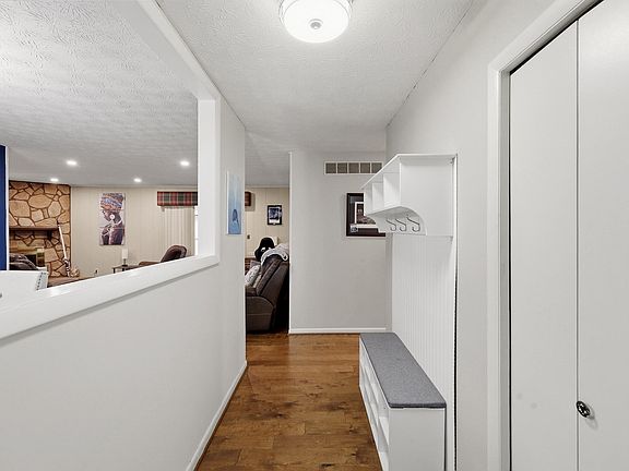 3rd image of 3528 Winding Dr