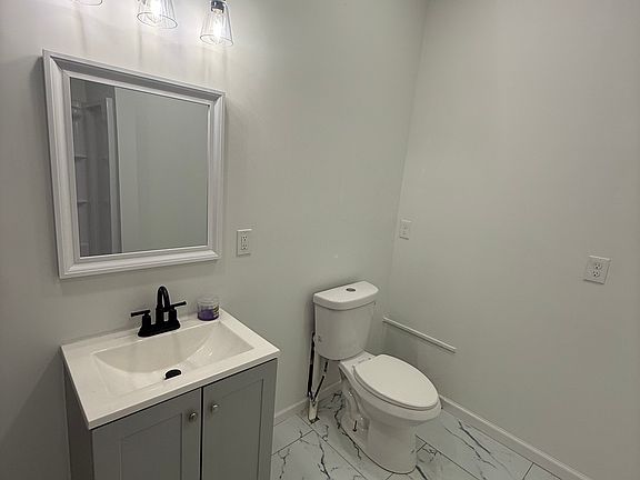 4th image of 1008 Amsterdam Rd #2