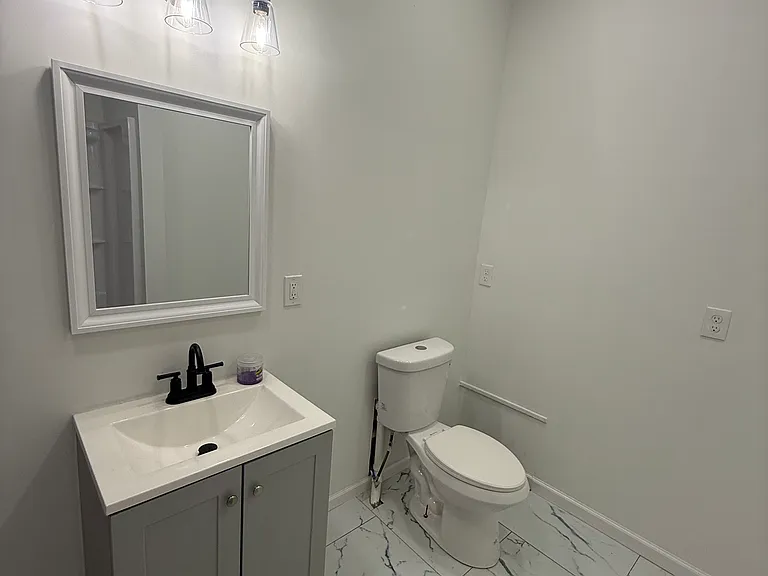 1008 Amsterdam Rd #2 — Photo 4