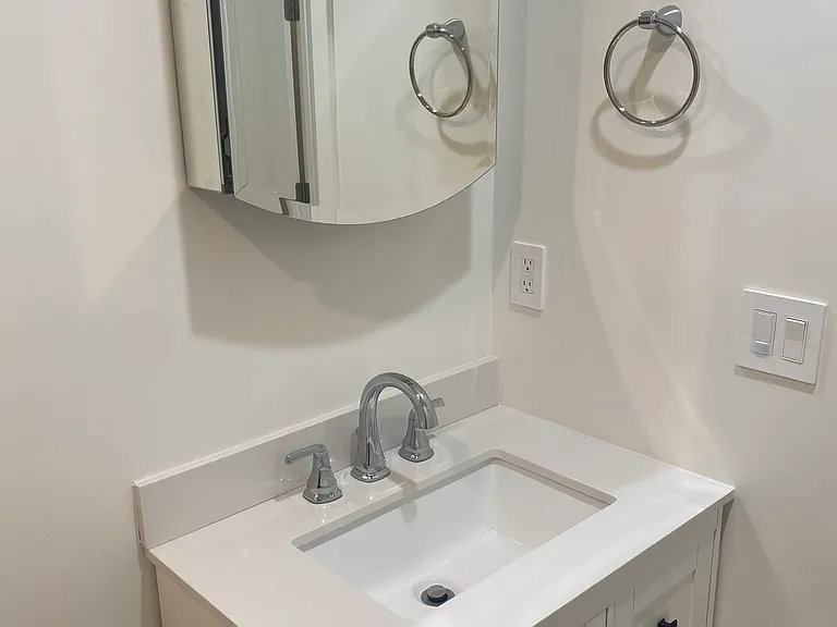 405 W Broadway — Photo 10