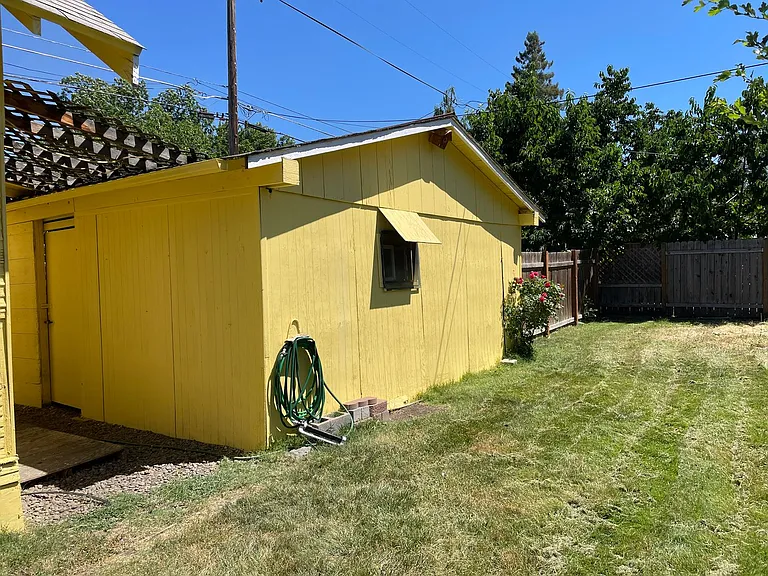 811 Dakota Ave — Photo 18