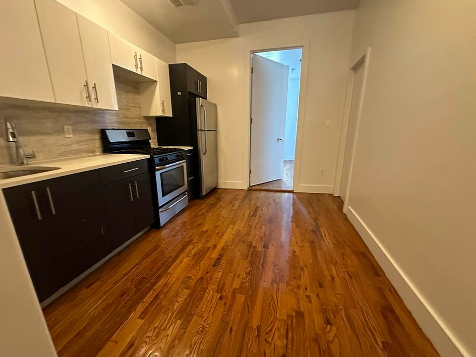 1st image of 291 Jefferson Ave #1B