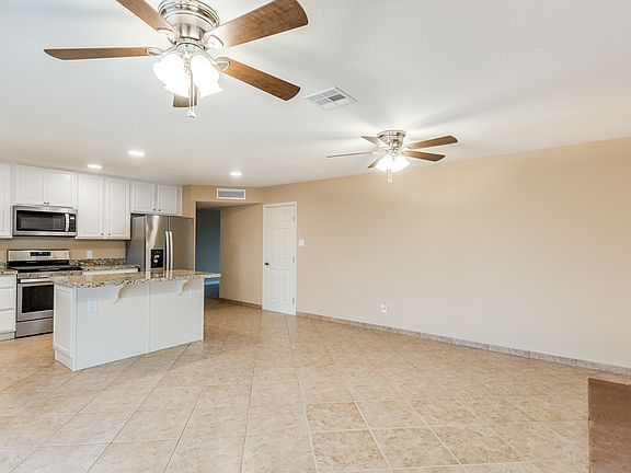 4th image of 10820 N 33rd Dr