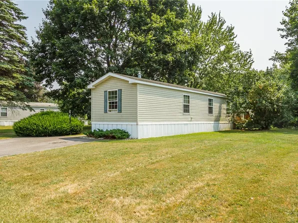 28 Glenview Dr, Clifton Springs, NY 14432