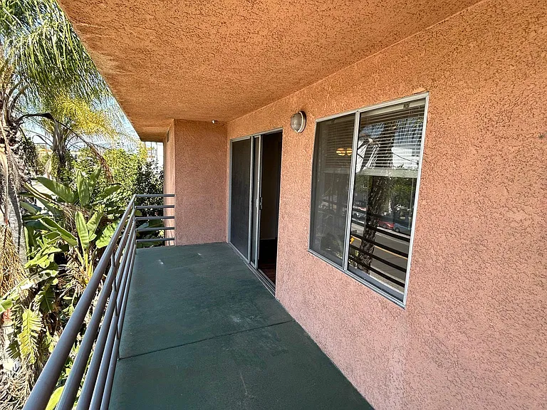 5320 Whitsett Ave #8 — Photo 19