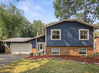 8444 Pleasant View Dr, Mounds View, MN 55112