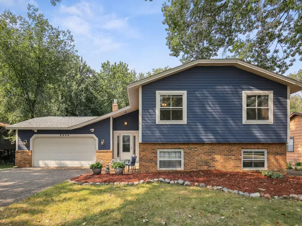 8444 Pleasant View Dr, Mounds View, MN 55112