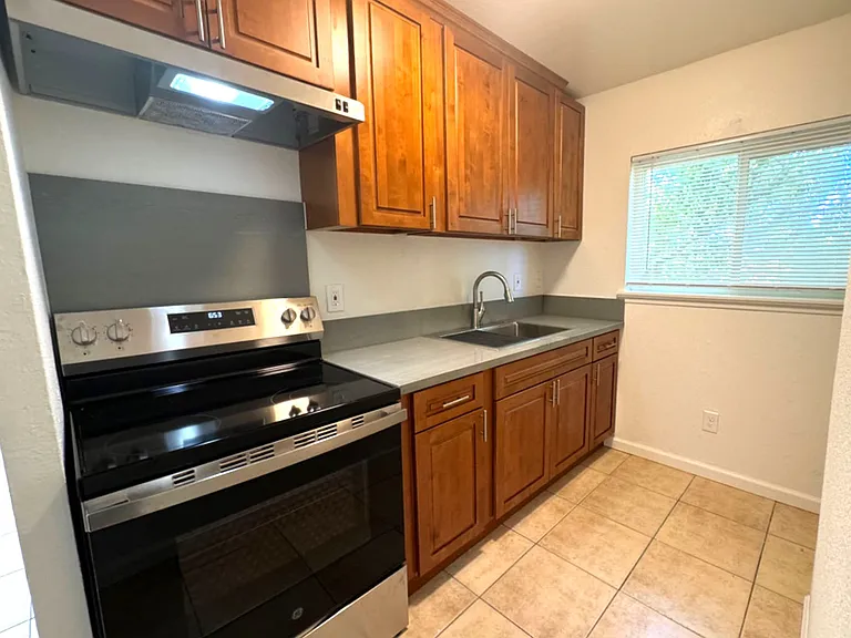 2111 Matson Dr — Photo 2