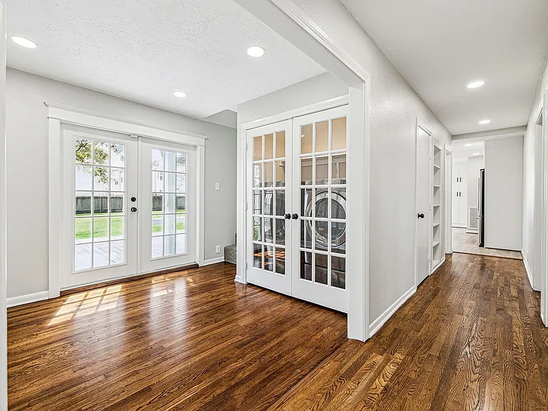 801 Woodcrest Dr — Photo 13