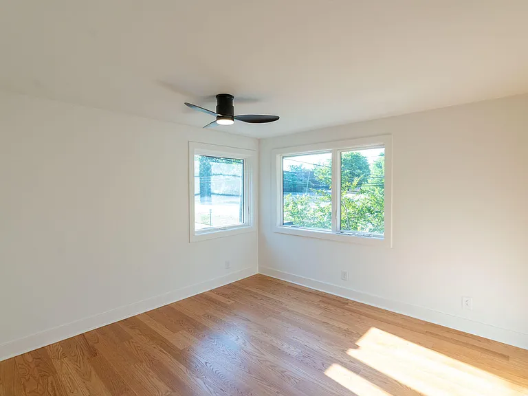 402 E Martin St — Photo 17
