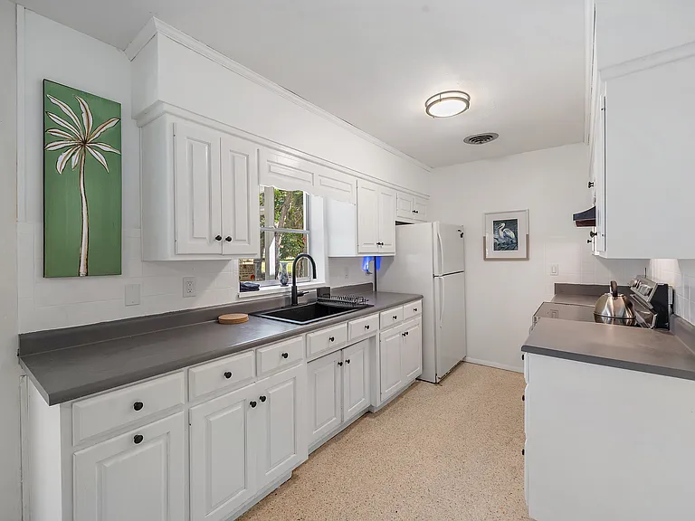 708 Shore Rd #A — Photo 11