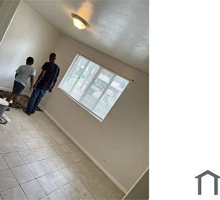 1718 Oak St — Photo 5