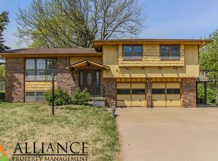 820 Juniper Dr, Manhattan, KS 66502