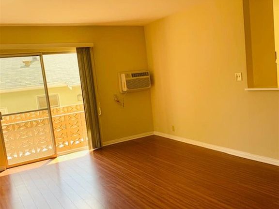 3rd image of 715 E Providencia Ave APT B