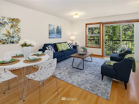 5th image of 1217 NE 135th St Unit B