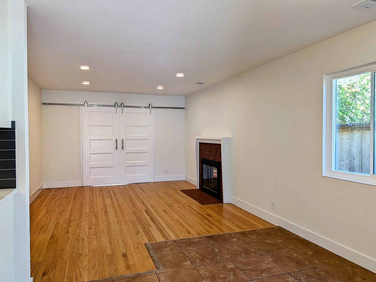 3 bed, 1526 sqft, $4,400 — Photo 3