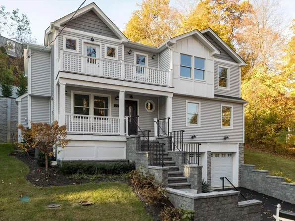 76 Mccouns Lane, Oyster Bay, NY 11771