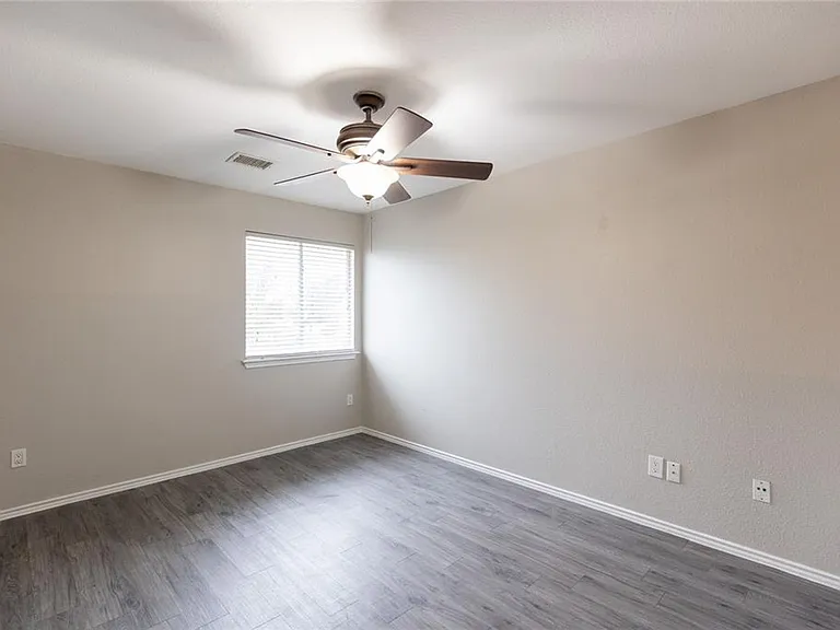 1701 Golden Sunrise Ln — Photo 15
