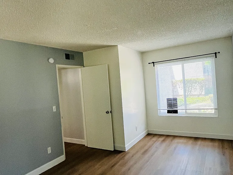 2521 W Sunflower Ave #R1 — Photo 13