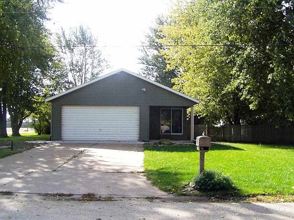4th image of 50 Douglas Dr