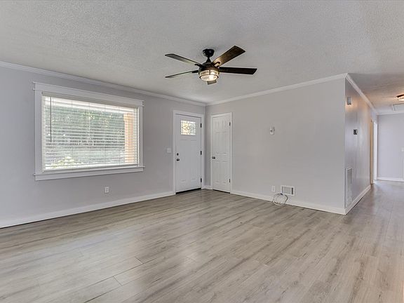 4th image of 2032 Pinewood St