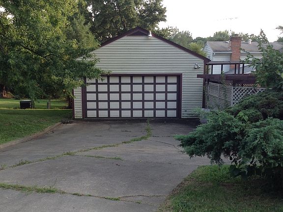Detached 2 Car Garage